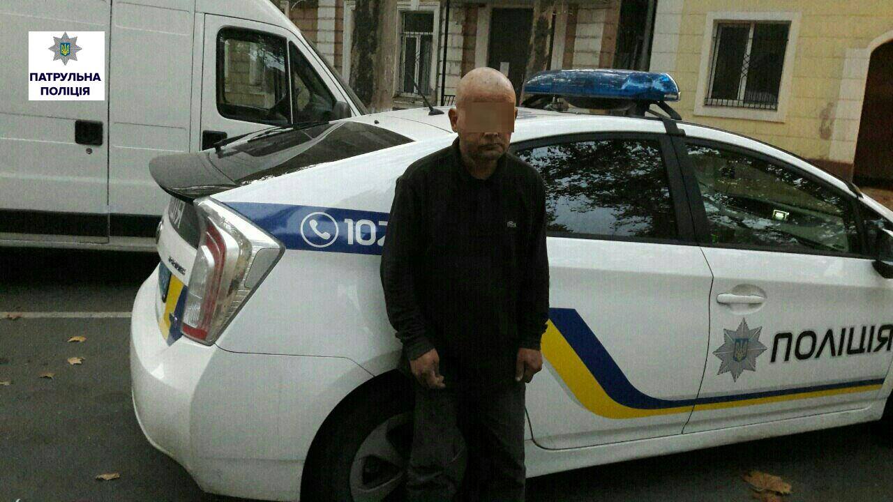 В Николаеве патрульные задержали находящихся в розыске. Одних ищет полиция, других – родственники