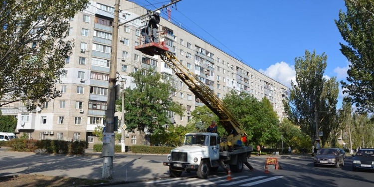 «Агентство развития Николаева» организовало установку 2 светильников над пешеходными переходами