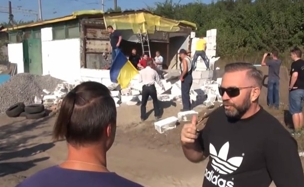 На Киевщине радикалы снесли строящуюся церковь УПЦ