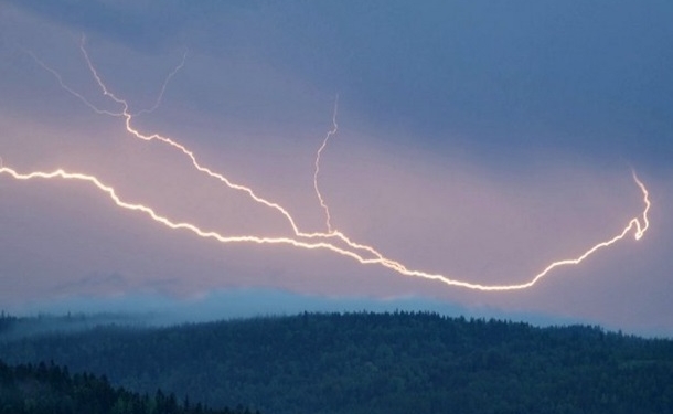 В США зафиксировали самую длинную молнию в истории