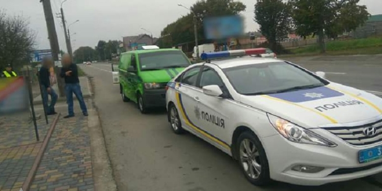 А ведь мог же еще и отстреливаться… В Ивано-Франковске задержали пьяного инкассатора за рулем