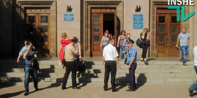 Снова здоровО: Николаевский горсовет во время сессии снова заминировали (ОБНОВЛЕНО)