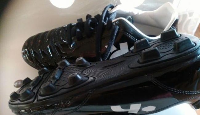 Грабители украли все бутсы и вратарские перчатки кипрской команды прямо перед игрой