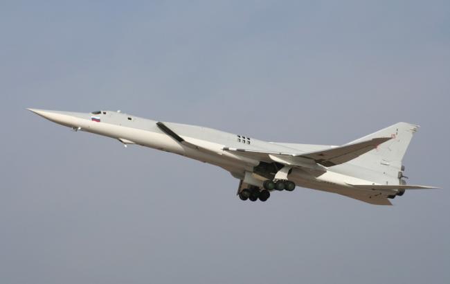 РФ снова дразнит мир: два бомбардировщика Ту-22 М пролетели рядом с пассажирским самолетом 1