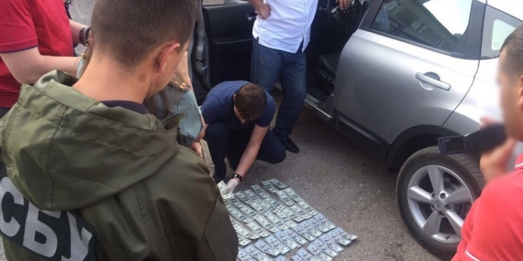 Торгуют всем. Полковник внутренней службы оценил в 5 тыс. долларов решение о досрочном освобождении