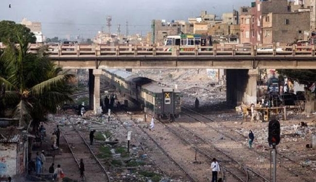 В результате столкновения поездов в Пакистане пострадали 150 человек