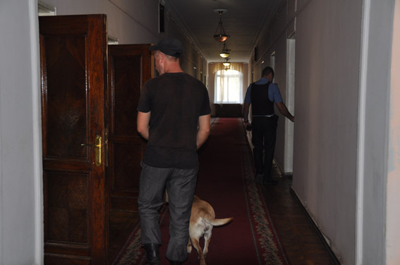 Как и следовало ожидать: минирование Николаевского горсовета во время сессии оказалось ложным