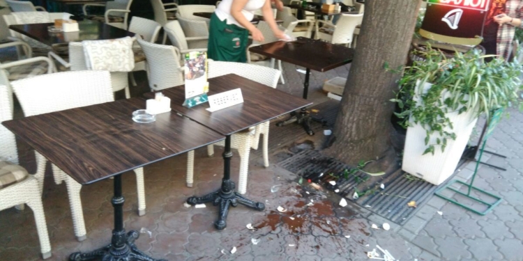 В Одессе перед футбольным матчем неизвестные напали на турецких болельщиков. Много пострадавших