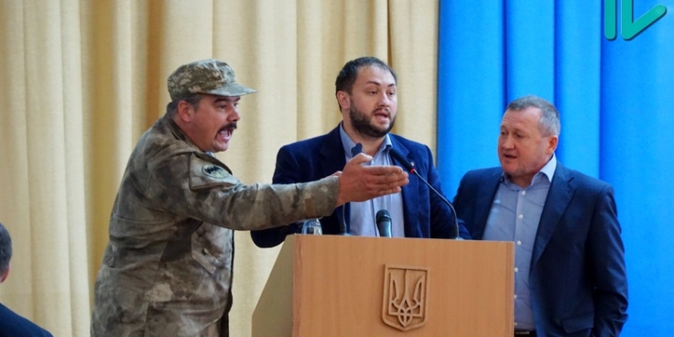 Драку заказывали? Вопрос об отставке замглавы облсовета Михаила Соколова рассмотрен не будет