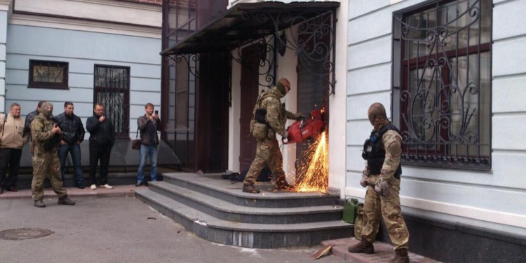 “Я всегда сотрудничал с правоохранительными органами”. Новинский сделал заявление по поводу обысков в “Смарт-Холдинге”. Об “Океане” – ни слова