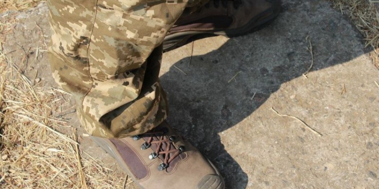 В условиях, приближенных к боевым: Николаевские десантники в полевых условиях тестируют новую обувь для военных