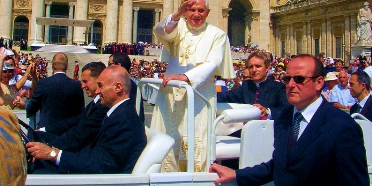 Отрёкшийся от престола Папа Бенедикт XVI признал существование гей-лобби в Ватикане