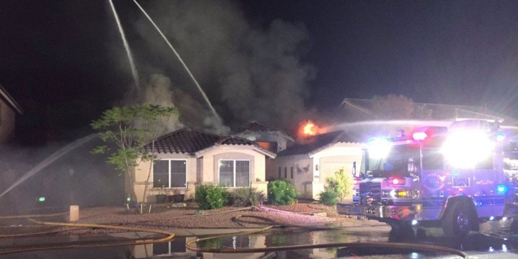 В США самолет сел на крышу дома. Все выжили