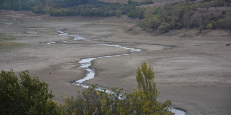 Обезвоживание. В Крыму высохло крупнейшее водохранилище