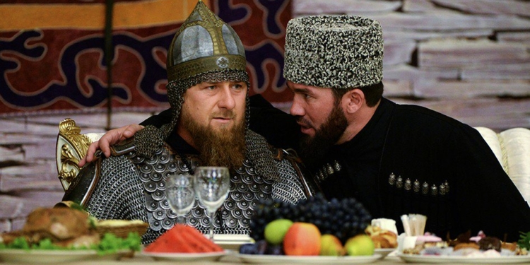 “Русский богатырь” Рамзан Кадыров показался в латах и с копьем