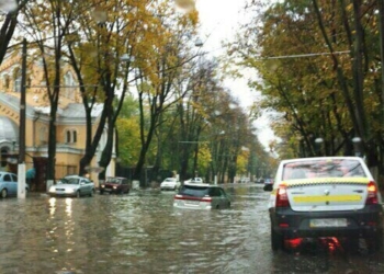 Мэр Одессы из-за стихии призвал компании сократить рабочий день