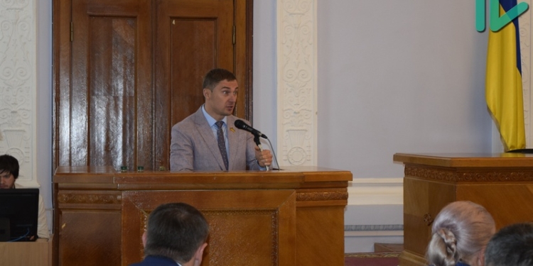 Николаевский горсовет разорвал договор аренды с предприятием, построившим заправку рядом с Мореходной школой