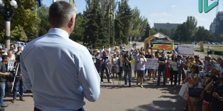 «Сенкевича на свалку!»: николаевцы вышли на пикет против «львовского мусора»