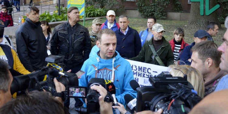 За «Бизнес-инкубатор»: в Николаеве инвалиды и участники АТО вышли пикетировать ОГА