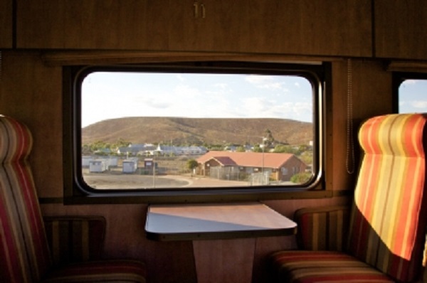 Китайская корпорация представила "волшебные" окна для пассажирских поездов 1