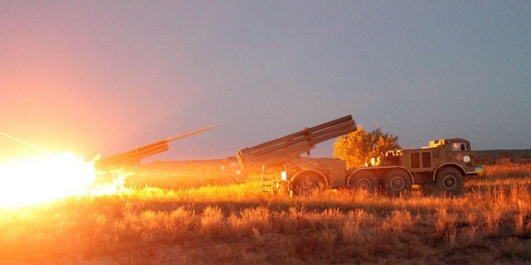 Украина провела учебные стрельбы системы “Ураган”