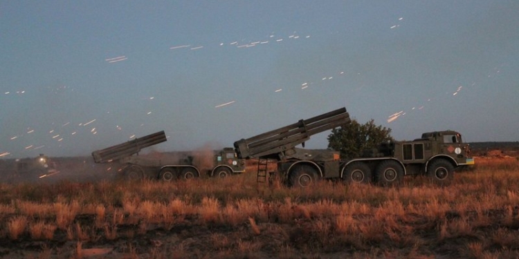 Украина провела учебные стрельбы системы “Ураган”