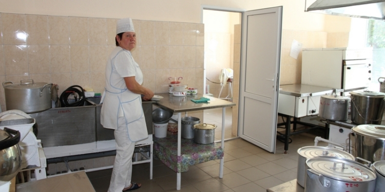 Новый директор КООП показал, чем кормит малышей в николаевских детсадах