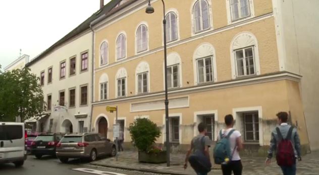 В Австрии власти выкупили дом, где родился Гитлер, чтобы его снести 1