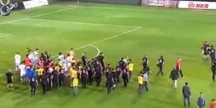 Массовая драка между сборными Турции и Кипра