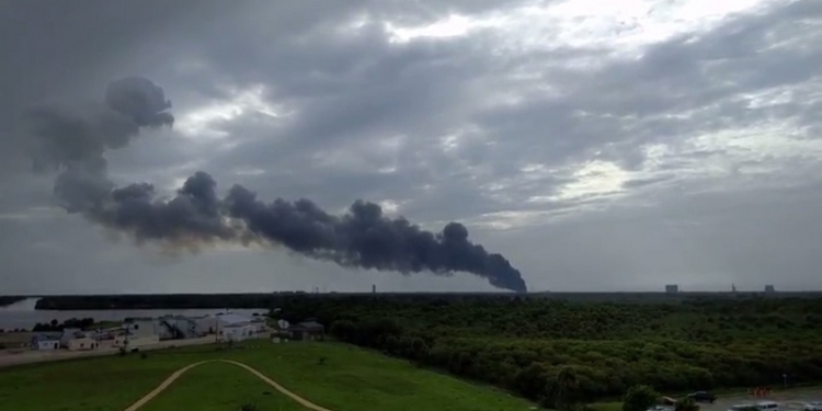 Опубликовано видео взрыва Falcon на космодроме мыса Канаверал