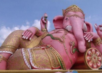 В Индии при попытке искупать статую божества утонули 12 человек