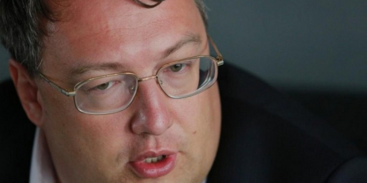 Геращенко: Полицейским надо подчиняться, а убитый в Кривом Озере сам виноват