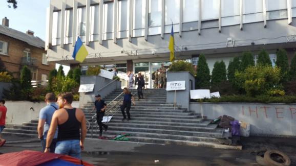 Здание "Интера" пикетировали бывшие военнослужащие, - Аваков 1