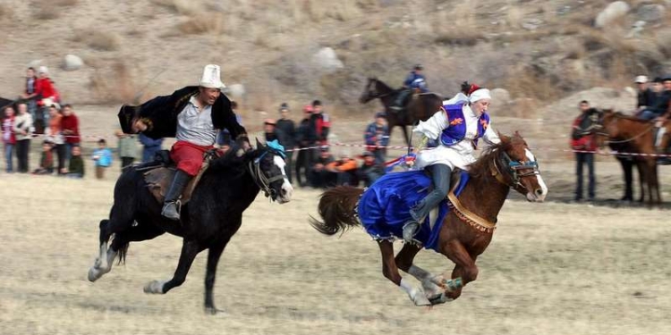 Вторые Всемирные игры кочевников в Кыргызстане открыл Стивен Сигал