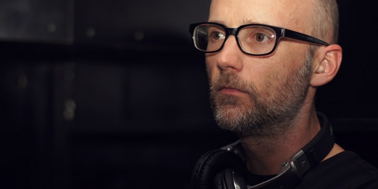 Знаменитый диджей и певец Moby выпустил клип с кадрами мертвой Припяти и драк украинских депутатов