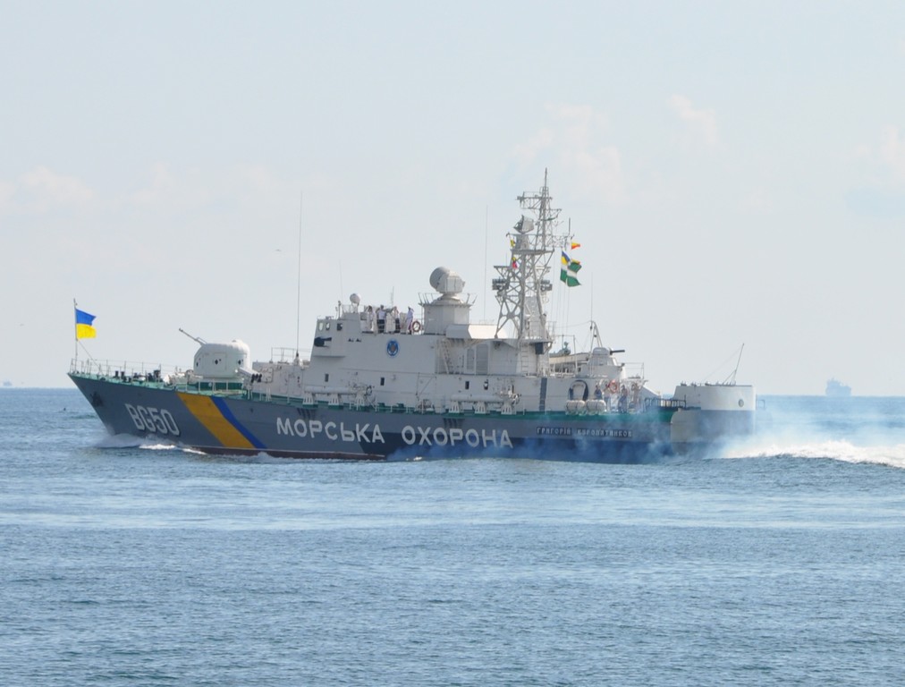 Боевые корабли и самолеты РФ пытались запугать украинский корабль морской охраны в экономической зоне Украины 1