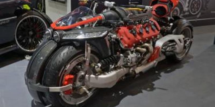 Мотоцикл-монстр с двигателем от спорткара создали французы