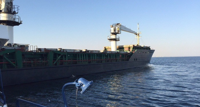 Заложников захваченного в порту “Южный” турецкого судна освободила “Альфа”