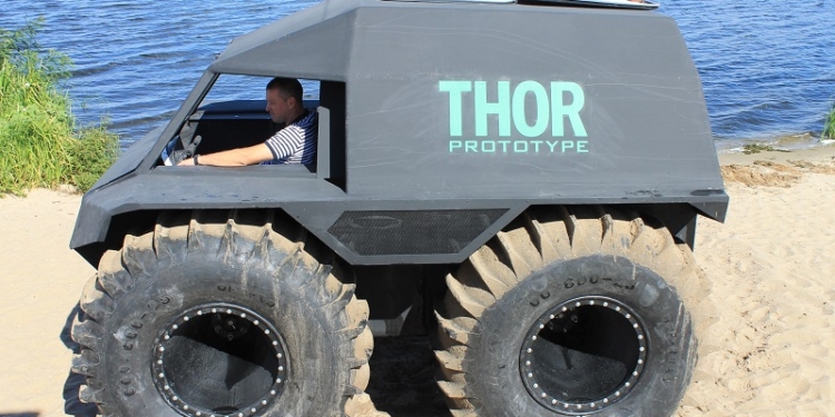 Грязи не боится, в воде не тонет. В Украине изобрели снегоболотоход