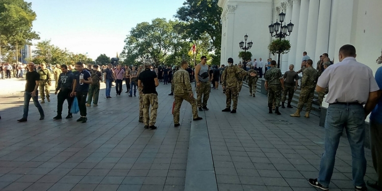 В Одессе общественники разогнали с боем “антитрухановский майдан” – мешал Дню города