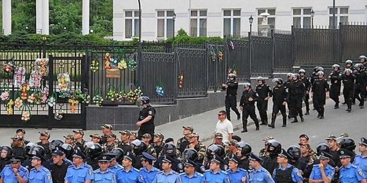 В результате стычек около генконсульства РФ в Одессе задержаны четыре человека, – полиция