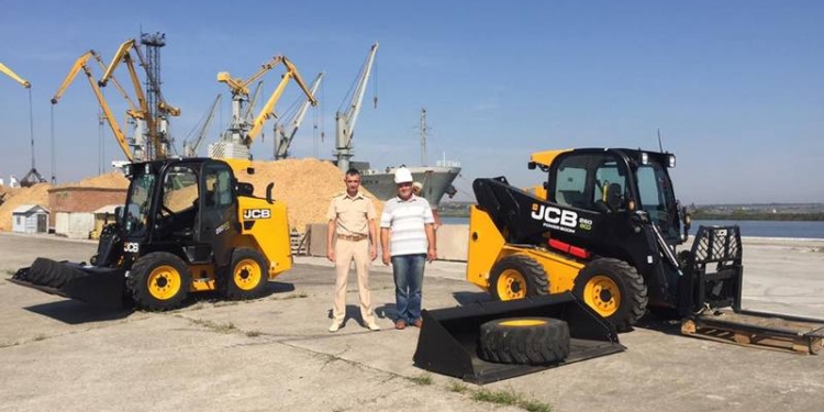 Спецморпорт “Октябрьск” заключил договор на поставку двух мини-погрузчиков за 2,25 млн.грн