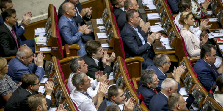 Послание президента к парламенту. Как оценили его народные депутаты