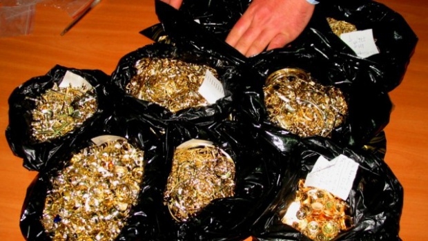 Золотая жила. На крупнейшем ювелирном заводе Украины налоговики изъяли 300 кг золота