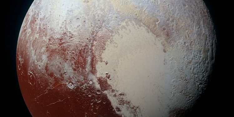 Под поверхностью Плутона учёные нашли океан глубиной 100 километров