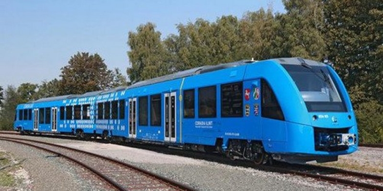 Французская компания представила поезд на водородных двигателях