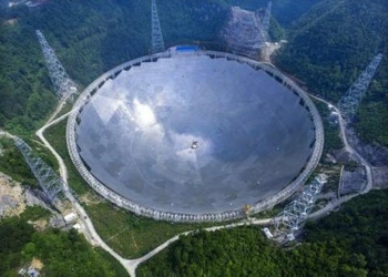 В Китае начал работать крупнейший в мире радиотелескоп