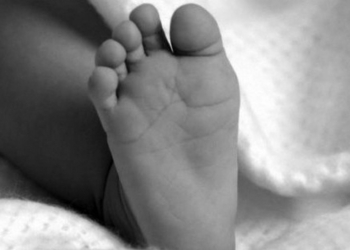 Хотела скрыть супружескую измену: женщина в Черниговской области оставила на кладбище новорожденного ребенка