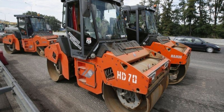 Кабмин хочет привлечь $1 млрд. кредитов на развитие дорог в 2017 году