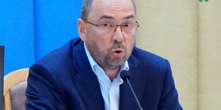 «Веселая» сессия: нардеп Макарьян обещает нового губернатора уже в среду, Москаленко подаст в суд на Вадатурского, а депутаты отставили Соколова